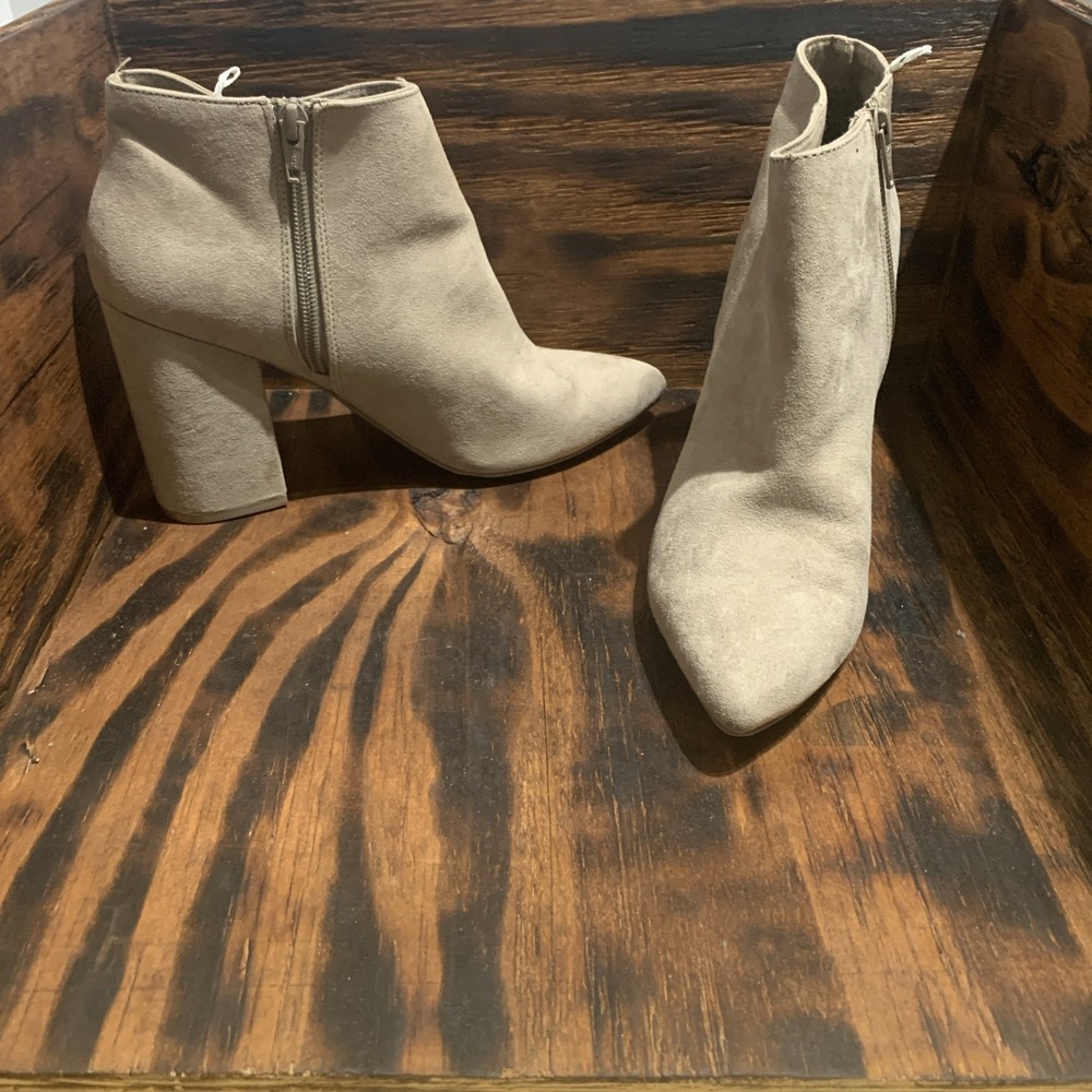 Divided by H&M Ankle Boots Womens 8 Beige Pointed Toe Block Casual Comfort Suede